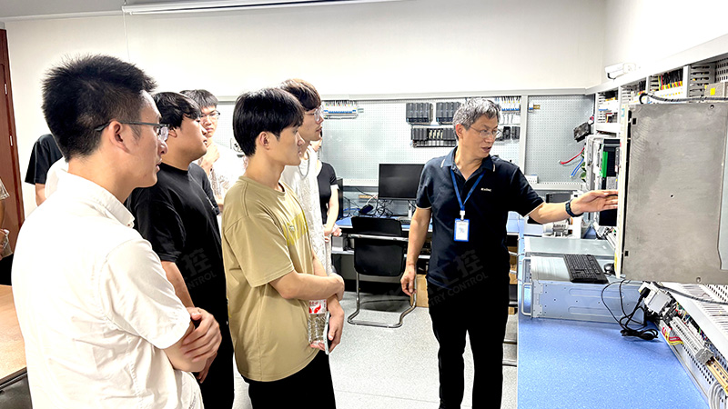 經(jīng)貿(mào)學院02