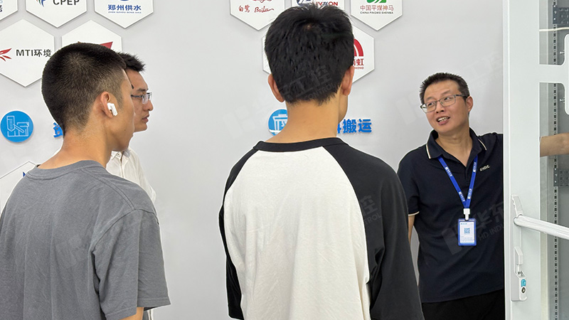 經(jīng)貿(mào)學院03