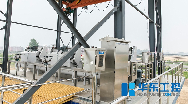 華東現(xiàn)場(chǎng)泵站室外不銹鋼控制柜