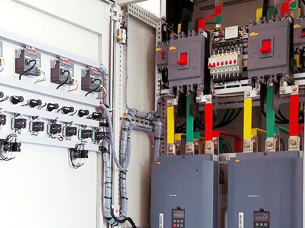 軟啟柜細(xì)節(jié)