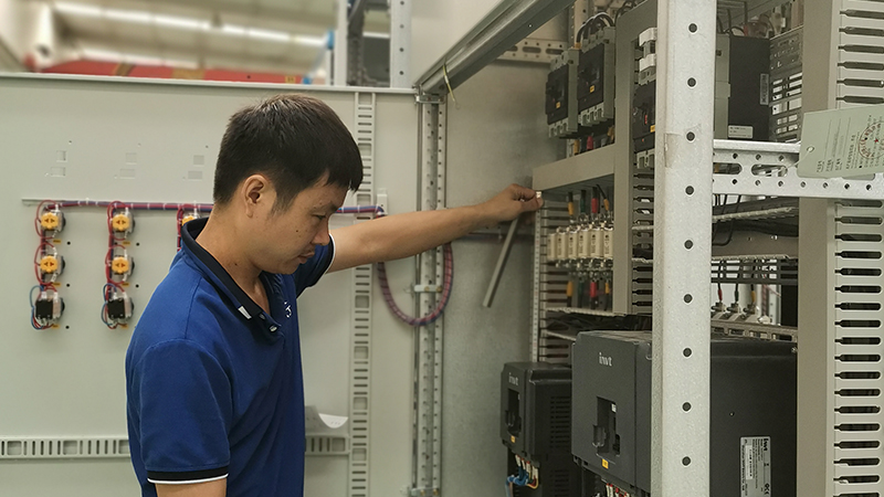 變頻柜車(chē)間生產(chǎn)