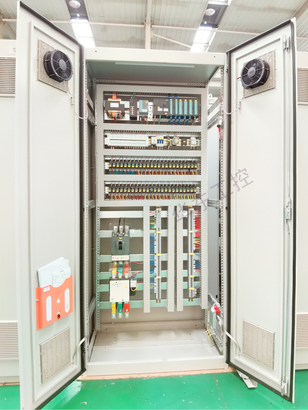 PLC內(nèi)部細(xì)節(jié)展示