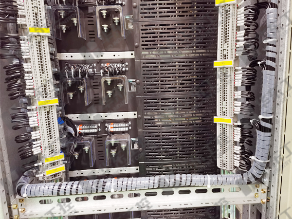 MNS低壓抽屜式開(kāi)關(guān)柜細(xì)節(jié)